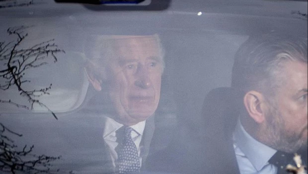 El rey Carlos III mantendrá por teléfono su reunión semanal con el primer ministro británico 