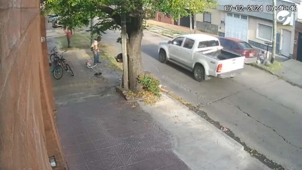 Roberto Mario Iannizzotto fue alcanzado por una bala mientras cortaba el pasto.