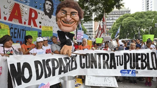 La estrategia que asoma: los mitos y verdades de la guerra contra ´la Casta´ 