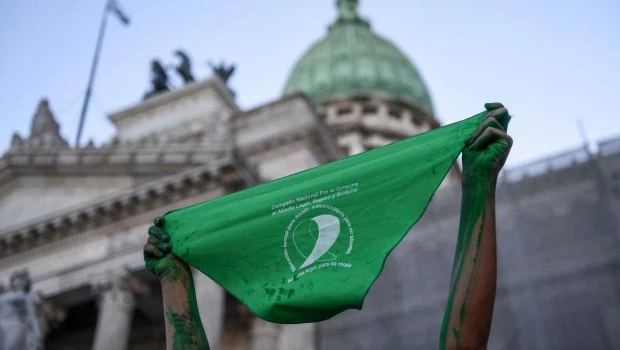 Presentan un proyecto para derogar el aborto legal 