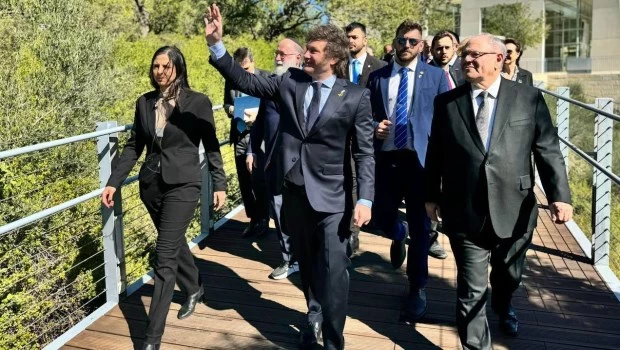 Milei les ratificó a empresarios que el cepo se levanta en unos meses 