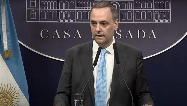 Según Adorni, "el Gobierno salió fortalecido" tras la vuelta a comisión de la ley Bases