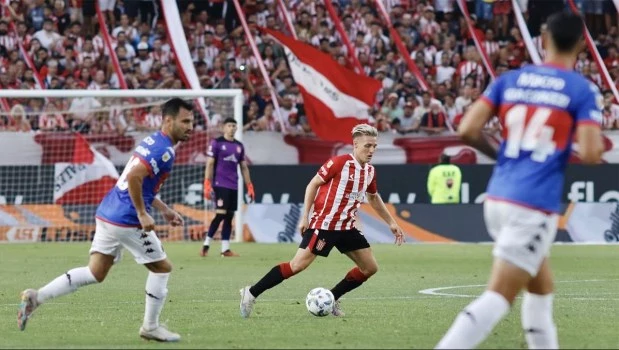 Estudiantes venció con claridad a Tigre en La Plata