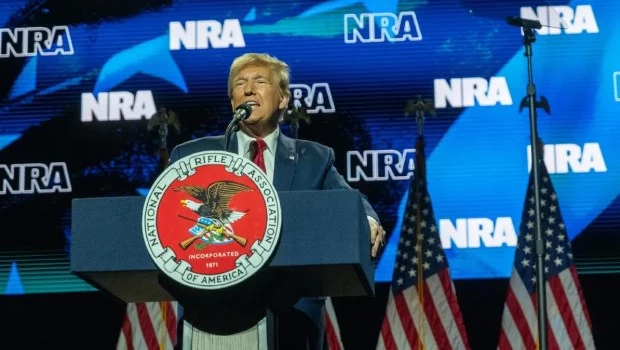 Trump prometió retirar las restricciones a las armas impuestas por Biden si vuelve a la presidencia de los Estados Unidos