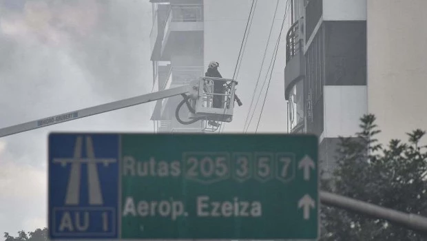 Más de 30.000 usuarios de Edesur siguen sin luz tras el incendio de una subestación en Caballito 