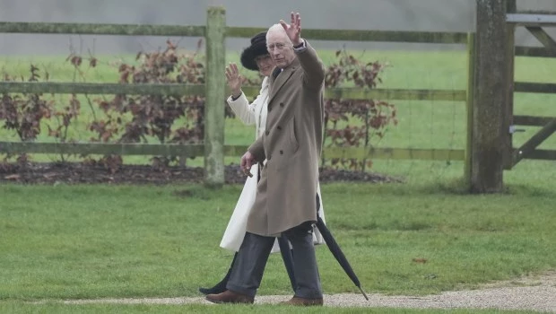 Carlos III asiste a misa en Inglaterra en nueva aparición pública tras el diagnóstico de cáncer 