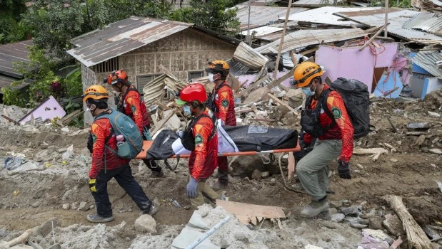 Ascienden a 54 los muertos por un deslizamiento de tierra en un pueblo minero de Filipinas