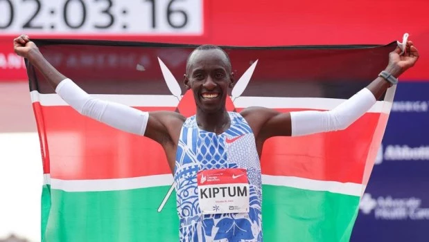 Muere en un accidente el atleta keniata dueño del récord mundial de maratón