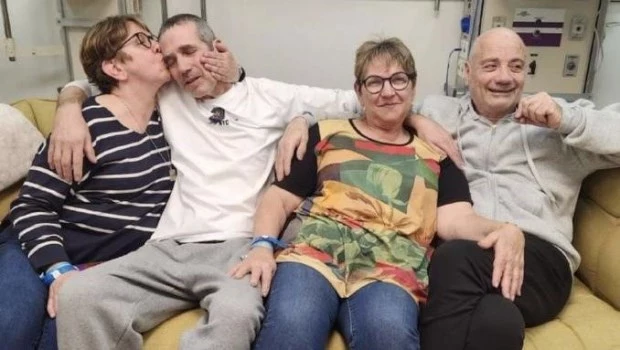 Fernando Marman y Louis Har se reencontraron con sus seres queridos.
