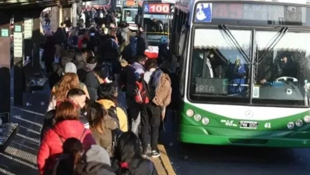 La Justicia revoca una medida cautelar que intentaba frenar el aumento del pasaje de colectivos en el AMBA