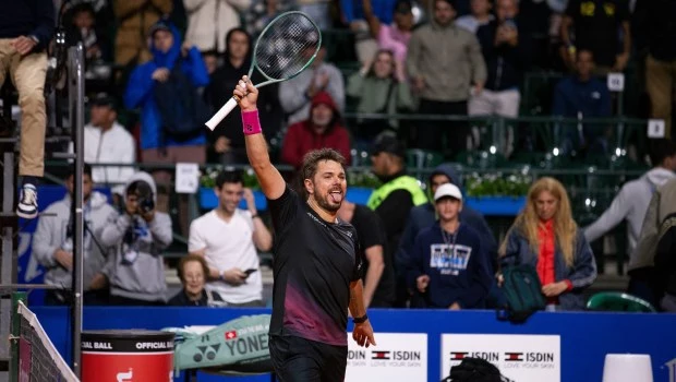 El suizo Wawrinka reaccionó a tiempo y avanzó en el Argentina Open tras eliminar al cordobés Cachín 