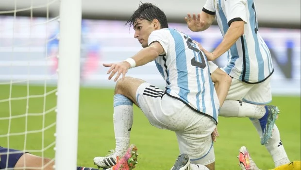 "Llegó una oferta mejorada de Inter Miami por Redondo", reveló el presidente de Argentinos