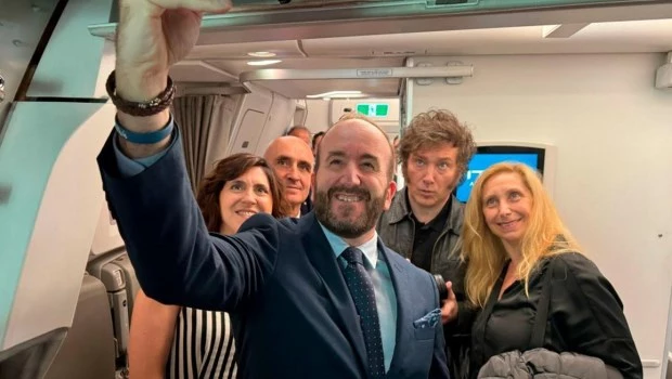 Milei regresó al país tras su gira por Israel, Italia y el Vaticano