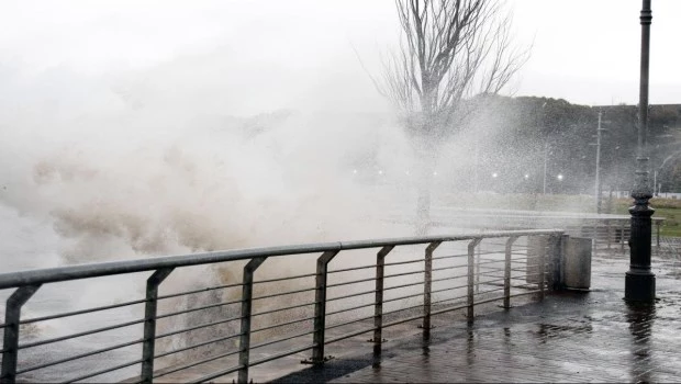 Rige un alerta por crecida en el río de La Plata, que podría superar los tres metros de altura
