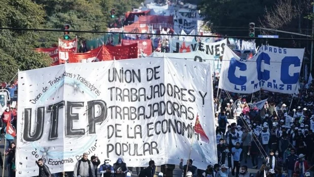 Una batalla desigual sobre hielo muy fino