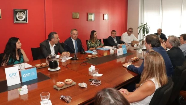 Scioli encabezó una reunión con la Cámara Argentina de Turismo para potenciar el sector