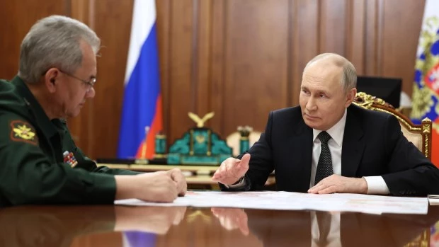 El péndulo de la psicología de guerra ha oscilado últimamente a favor de Putin, y él propaga asiduamente la narrativa de una Rusia invencible.