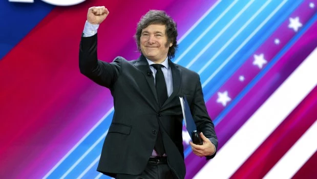 Milei usa el poder presidencial; la oposición, paros y amenazas