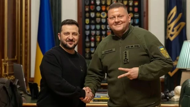 La decisión de Zelensky de sustituir al general Valery Zaluzhny no fue bien recibida por la prensa occidental y los ‘think tanks’ que lo habían apoyado hasta ahora.