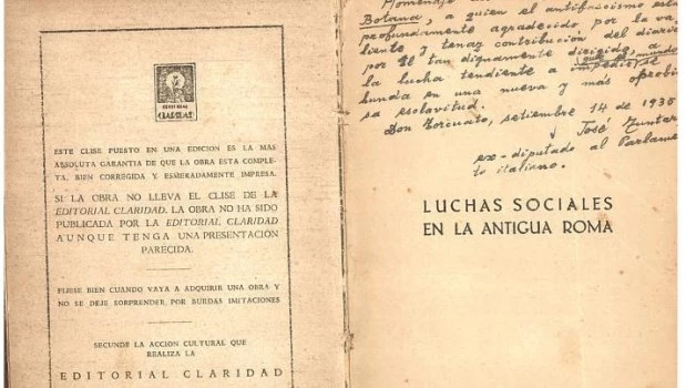 Imagen del libro que José Tuntar tradujo y dedicó de puño y letra al director de ‘Crítica’.