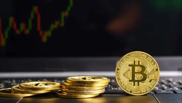 El bitcoin marca un nuevo máximo histórico por encima de los 69.000 dólares