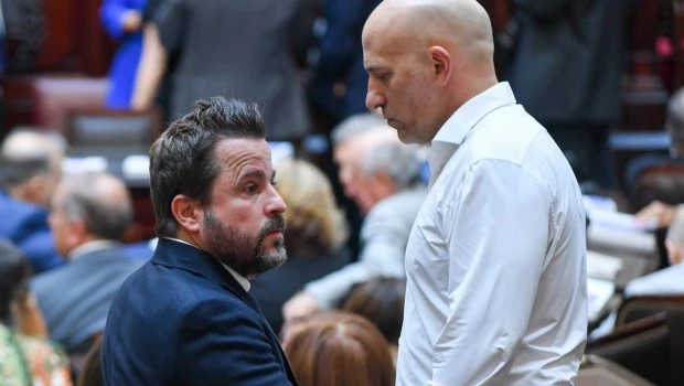 La oposición, con una mentalidad de asamblea universitaria