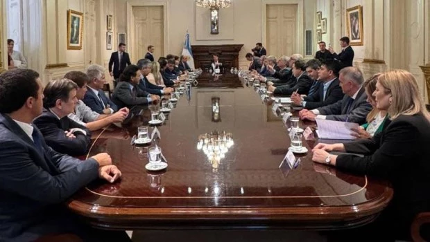 El escenario económico cambia; en el político buscan una tregua