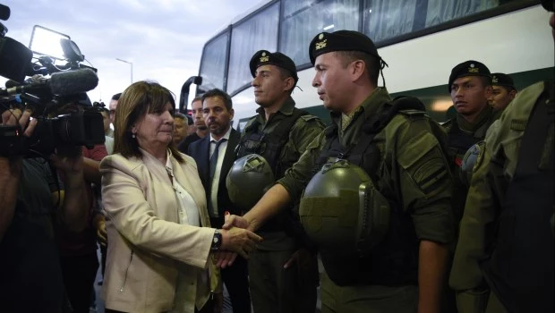 El Gobierno buscará por ley que las Fuerzas Armadas puedan actuar contra el narcotráfico