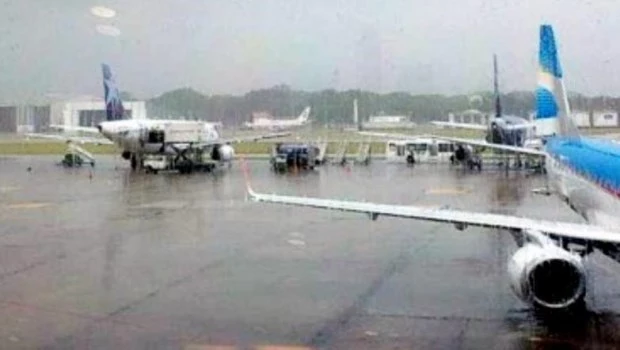 Vuelos demorados y alerta roja en el Aeropuerto de Ezeiza