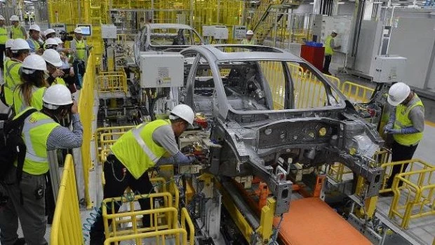 El uso de la capacidad instalda en la industria cayó a los niveles de pandemia 
