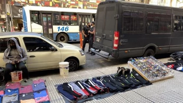 Aseguran que en febrero bajó la venta callejera ilegal en CABA