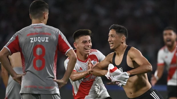 Rodrigo Aliendro grita su gol, el que le dio el título a River.
