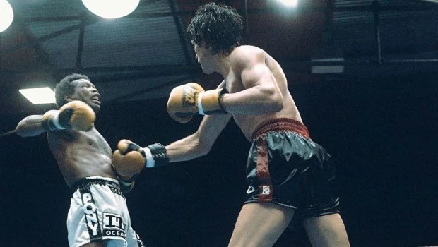 Carlos Monzón castiga con dureza a Rodrigo Valdez. La última pelea del gran campeón.