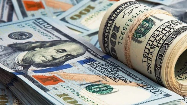 El dólar blue cedió 10 pesos y registró la primera baja de la semana