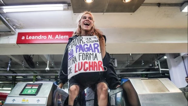 Hubo un nuevo "molinetazo" contra el aumento del subte