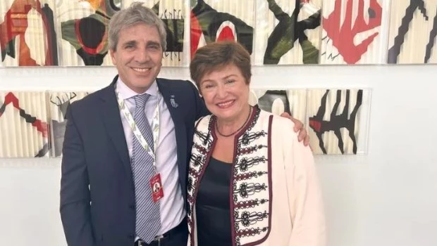 El Gobierno logró por segundo mes consecutivo superávit fiscal tras un fuerte recorte del gasto