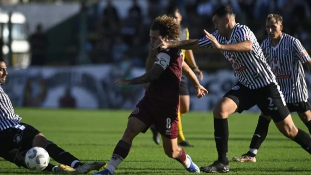 El Porvenir hizo historia y despidió a Lanús de la Copa Argentina