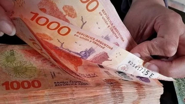 Por la inflación, el salario promedio de un trabajador en blanco está por debajo de la línea de pobreza