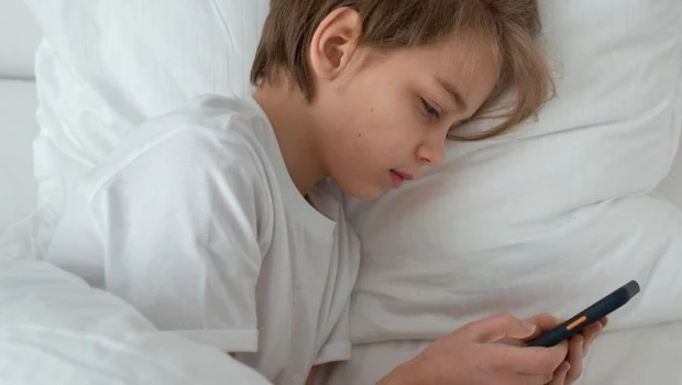 Los efectos de que niños y adolescentes duerman cada vez menos y peor 