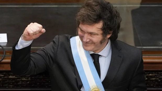 Milei y el alto costo del Plan Motosierra