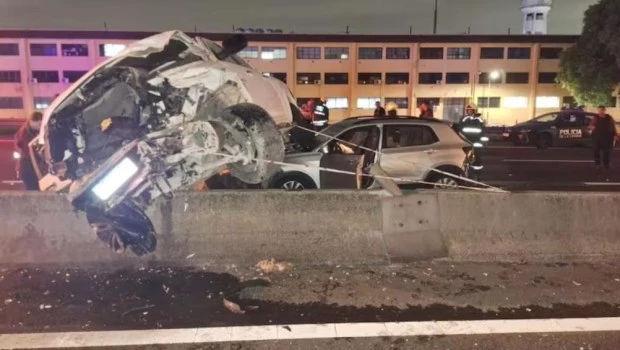 Choque y vuelco en la General Paz