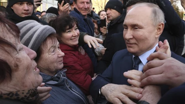 Putin arrasó en las elecciones presidenciales y, de completar su mandato, será el líder ruso con más tiempo en el poder en 200 años