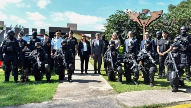La ministra de Seguridad, Patricia Bullrich, fue recibida en Córdoba por el ministro Juan Pablo Quinteros.