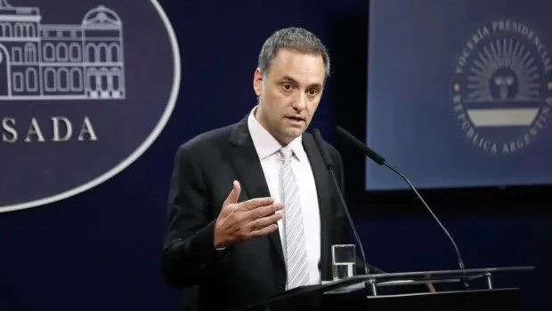 Adorni: “No tenemos nada que ver con el gobierno militar”