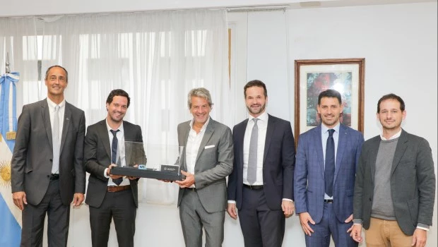 Mercedes-Benz Camiones y Buses construirá otra planta de producción en Zárate