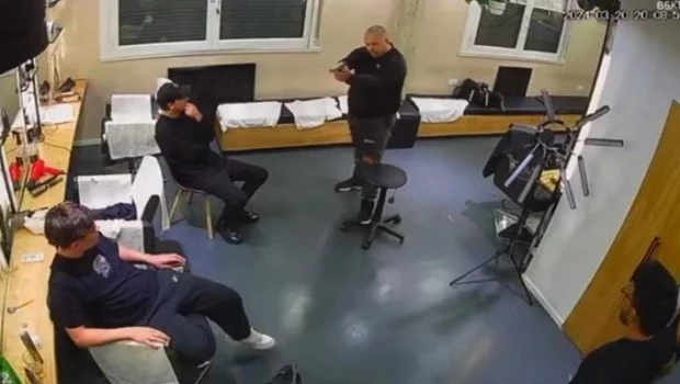 Abel Guzmán es el peluquero que asesinó a su compañero de un disparo en Recoleta y está prófugo.