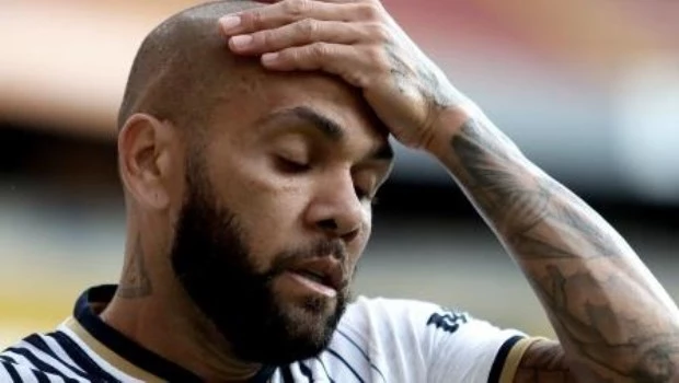 Dani Alves dormirá otra noche en prisión al no haber depositado el millón de euros de fianza 