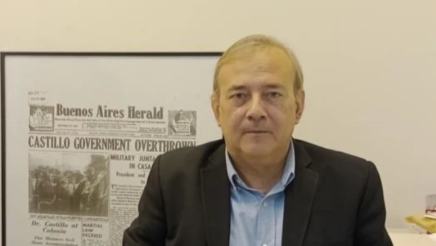 “Si yo no tengo una reforma estructural puedo pisar salarios y jubilaciones por un tiempo determinado, pero en algún momento tengo que convalidar un ajuste inflacionario”, recalca el experto.
