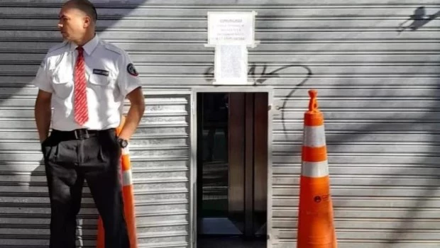 Cruje la pantalla chica por el ajuste