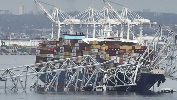 Colapsó un estratégico puente en Estados Unidos